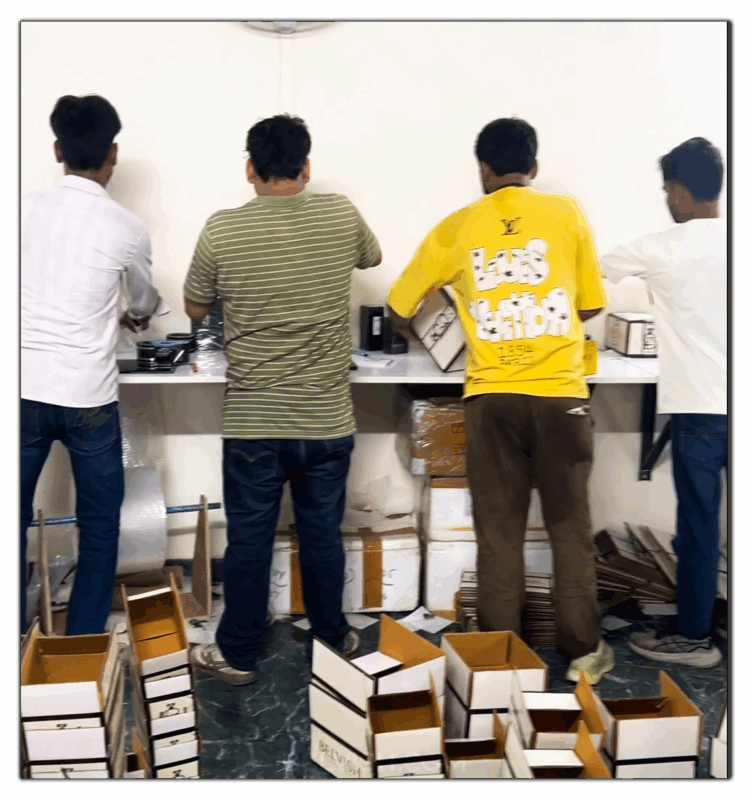 packaging warehouse workers